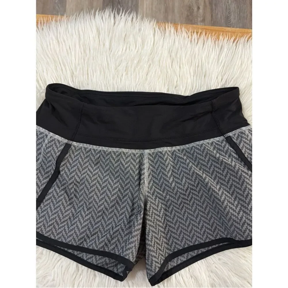 Rare Run Times lululemon athletica Black & Gray Patterned Women's Skort size 4